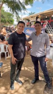 Durante os atendimentos da *Carreta da Saúde*, no Distrito do Bezerra, nesta quinta-feira, recebi o agradecimento do amigo e vereador Luziano Martins @martins_luziano, por levarmos essa importante iniciativa de saúde para a região. 

Seguimos juntos, Luziano! Sempre levando o melhor para a população do Entorno! 👍🏽👍🏽👍🏽
.
.
#WildeCambão #DeputadoEstadual #Saúde #Formosa