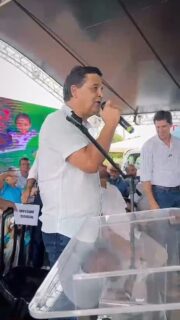 Meu discurso durante a entrega das moradias do *Programa Pra Ter Onde Morar*, em Novo Brasil. Ao lado do nosso vice-governador Daniel Vilela @danielblvilela15, reafirmamos o compromisso de levar dignidade às famílias dos municípios goianos! 

Na oportunidade, agradeço a recepção do prefeito Gabriel do Fabiano @gabrieldofabiano e da primeira-dama @kamillalazaro. Presentes no evento: o deputado federal Célio Silveira @celiosilveiradeputado; o diretor da Agehab Lucas Gouveia; o presidente da Câmara, Neguinho Barba e a vereadora Rose Cruvinel.
.
.
#WildeCambão #PraTerOndeMorar #Agehab #GovernoDeGoiás