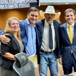 Quarta-feira de trabalho na Alego🏛️ 

Participando da sessão ordinária híbrida no Plenário Íris Rezende, ao lado dos meus colegas parlamentares, Issy Quinan @issy e Amauri Ribeiro @deputadoamauriribeiro. Seguimos empenhados nas pautas de interesse do povo goiano. ✅
.
.
#WildeCambão #DeputadoEstadual #Alego
