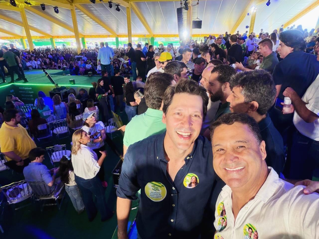 Que momento especial com o nosso futuro Governador Daniel Vilela @danielvilela15 🚀

👉🏽 Estamos fechados com Ronaldo Caiado, Daniel Vilela, Gracinha Caiado, Alexandre Baldy, Adriano do Baldy e Zé Diniz. Compromisso firmado com quem faz a diferença! ✅

O trabalho não para e a nossa união é o que nos move. Vamos juntos! 💙🚀

@ronaldocaiado 
@gracinhacaiado 
@alexandrebaldy 
@adrianodobaldyoficial 
@zedinizabadiania 
.
.
#WildeCambão #Eleições2026 #Lideranças #Goiás