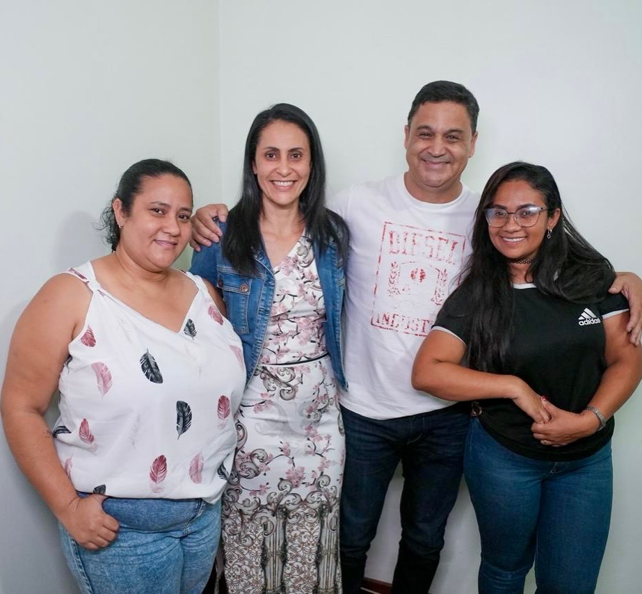 Finalizando os atendimentos de hoje, no gabinete de Luziânia, com as amigas e empreendedoras do bairro Ipê: Ronalva Paula @ronalvapaula; Talita Braz @talita.cristinasc e Ítala Cristina @italacristina, que trouxeram solicitações importantes para a melhoria do bairro. 

Seguimos juntos trabalhando com quem faz a economia da nossa cidade crescer! 👍🏽
.
.
#WildeCambão #DeputadoEstadual #AtendimentoAoPúblico #Luziânia