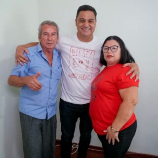 Reunião produtiva nesta tarde, com a amiga e vereadora Lena do Edgar @lenadoedgar23, que veio acompanhada por Francisco Dantas de Sousa. Em pauta, importantes demandas para a comunidade luzianiense. 
. 
.
#WildeCambão #DeputadoEstadual #AtendimentoAoPúblico #Luziânia