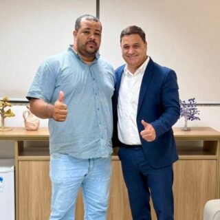 Recebi hoje, no gabinete da Alego, a grata visita do vereador Breno Gonçalves @vereadorbrenooficial. Em pauta, discutimos projetos e futuras parcerias em prol do desenvolvimento do município de Caldazinha. 

Obrigado pela visita, Breno! 👍🏽
.
.
#WildeCambão #DeputadoEstadual #Alego #Visita