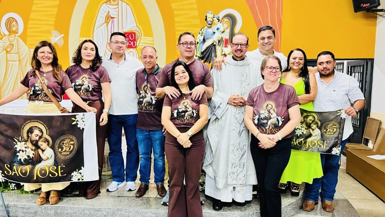 Celebrando com júbilo! 🙏🏽

Tive a felicidade de participar da *4ª Festa em Honra a São José*, com grandes amigos de Luziânia. Um momento de profunda devoção ao protetor da Sagrada Família. Parabéns aos festeiros de 2026: Claese, Camila, Everaldo e Fernanda.

Na foto com Claese Rocha, Camila, Serginho Meio Ambiente, Geraldo Caixeta, Everaldo Meireles, Camila, Padre Silvino Caixeta (reitor do Santuário de Santa Luzia), Leila Bento (coordenadora da comunidade), Otávio e Eliete.

@silvinocaixetada 
@geraldosilveiracaixeta 
@vereadoreveraldomeireles 
@draclaeserocha 
@cacaroriz 
@leilambento 
@santuariosantaluziago 
.
.
#WildeCambão #DeputadoEstadual #FestaCatólica #Luziânia
