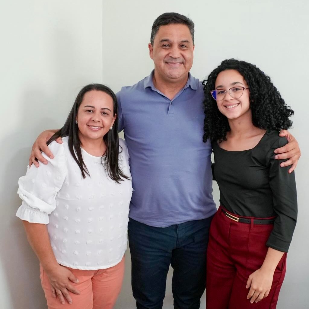 Recebi a amiga e vereadora de Ipameri, Neiliane Souza @vereadoraneiliane, que veio acompanhada por Emanuelle Santos @santoss_emanuelle. 

Na pauta, a solicitação da carreta da saúde para atender à comunidade do distrito de Domiciano Ribeiro. Saúde 🩺 é prioridade e não pode esperar! 

Seguimos juntos, minha amiga! 👍🏽
.
.
#WildeCambão #DeputadoEstadual #AtendimentoAoPúblico #Luziânia