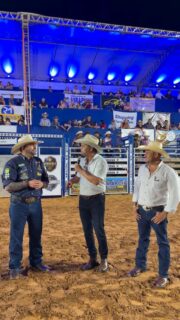 O rodeio *Uirapuru é Show 2026* 🐎 é um evento que resgata e fortalece a nossa identidade cultural.

Agradeço mais uma vez a recepção e o convite do prefeito Elivan Carreiro e do vereador Márcio Campos. É uma honra prestigiar uma festa bonita e tão bem organizada, com público recorde e muita alegria. Temos, sobretudo, orgulho em apoiar eventos que mantêm viva a nossa cultura goiana! 🤠🐎
.
.
#WildeCambão #DeputadoEstadual #Rodeio #Uirapuru