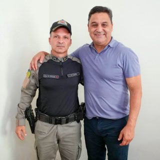 Recebi a grata visita do Major Antônio de Freitas @antoniodefpjr, da PMGO, que veio trazer pessoalmente, o convite para a formatura do Proerd, no município de São João d’Aliança. Expresso meu agradecimento ao Comando da região pela gentileza e consideração. Obrigado pelo convite! 👍🏽
.
.
#WildeCambão #DeputadoEstadual #AtendimentoAoPúblico #Luziânia