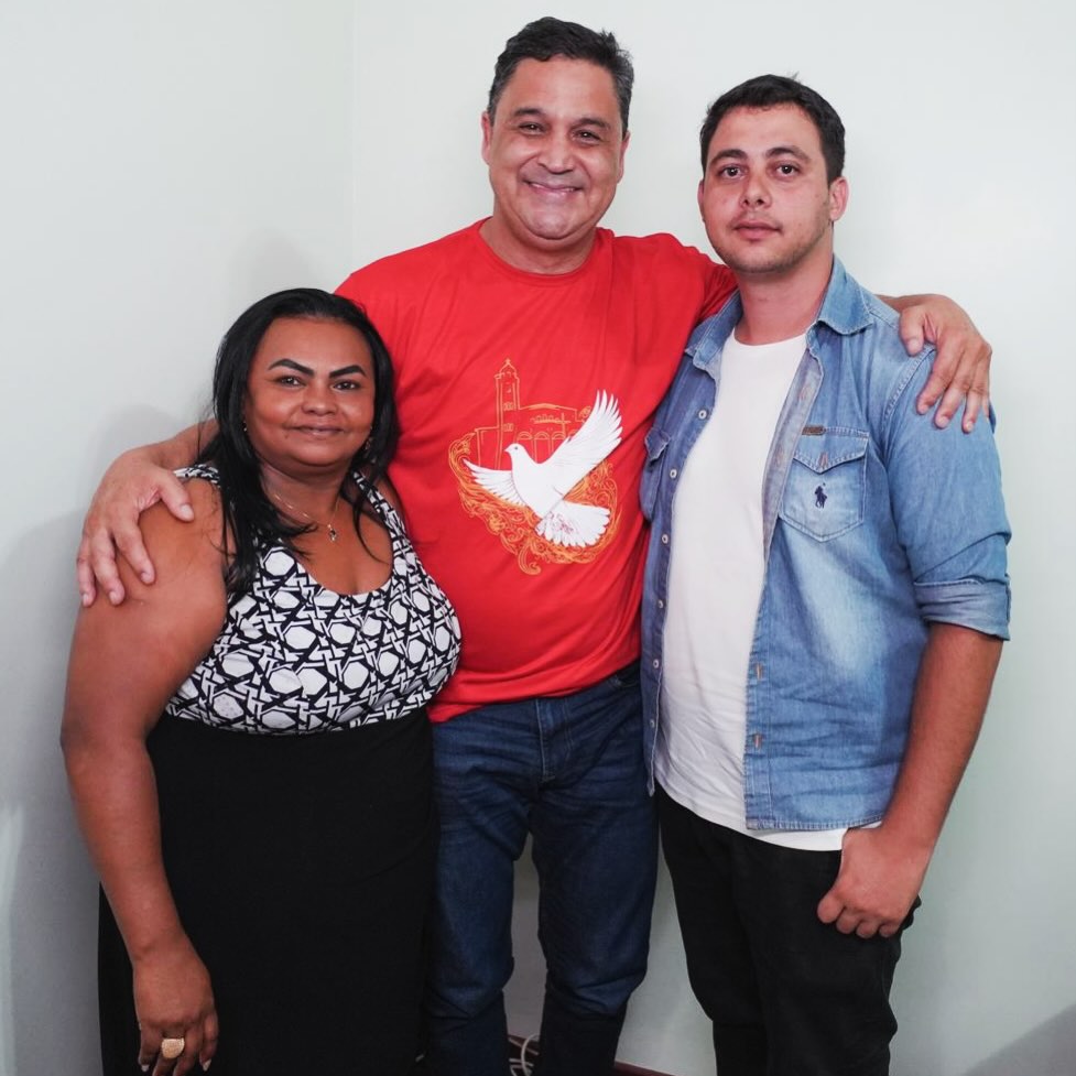 Tive a alegria de receber a querida Rosirene Pereira @rosavilauniaong, uma mulher de fibra e uma das lideranças mais atuantes de Novo Gama. Ela veio acompanhada do Jeferson Freitas para um bate-papo muito produtivo aqui no gabinete de Luziânia. 

Obrigado pela visita, minha amiga! 👍🏽
.
.
#WildeCambão #DeputadoEstadual #AtendimentoAoPúblico #Luziânia