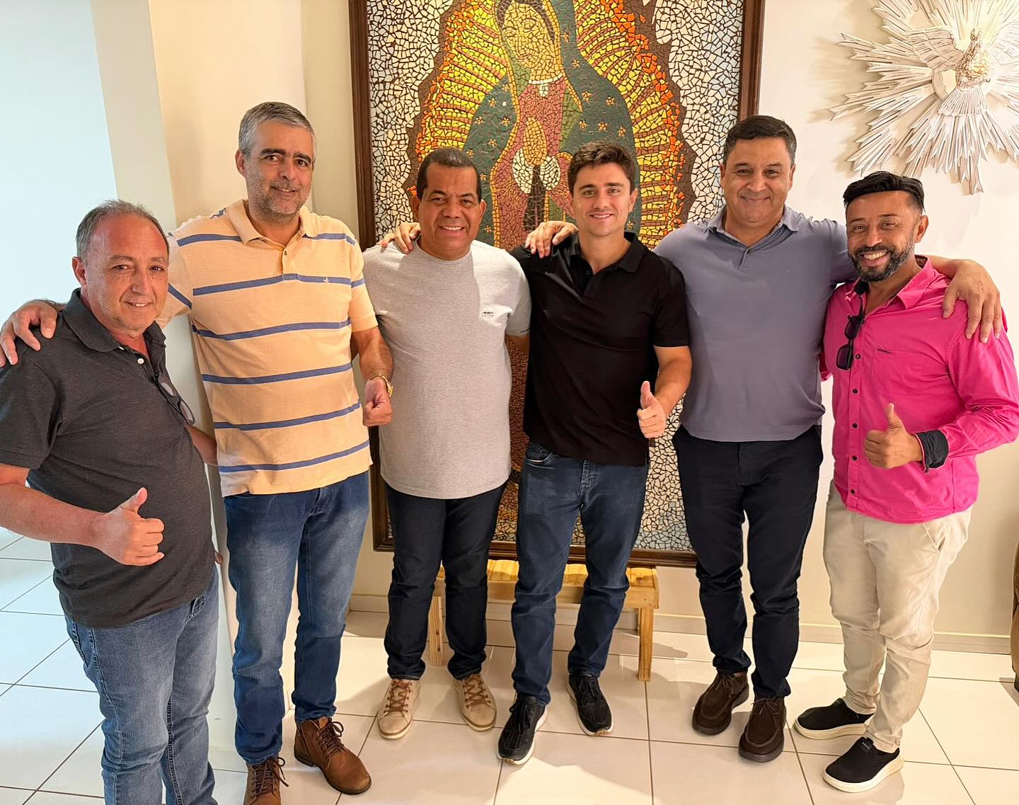 Começamos a quinta-feira, 23/04, em Luziânia, com um café da manhã produtivo entre amigos. Momento de diálogo, com o prefeito Diego Sorgatto; Geraldo Caixeta; Marcelo Caixeta (administrador do Jardim Ingá); Padre Inaldo José Salesiano (da Paróquia Nossa Senhora Aparecida no Jardim Ingá) e o Professor Chiquinho (suplente de vereador). 
.
.
#WildeCambão #DeputadoEstadual #Luziânia