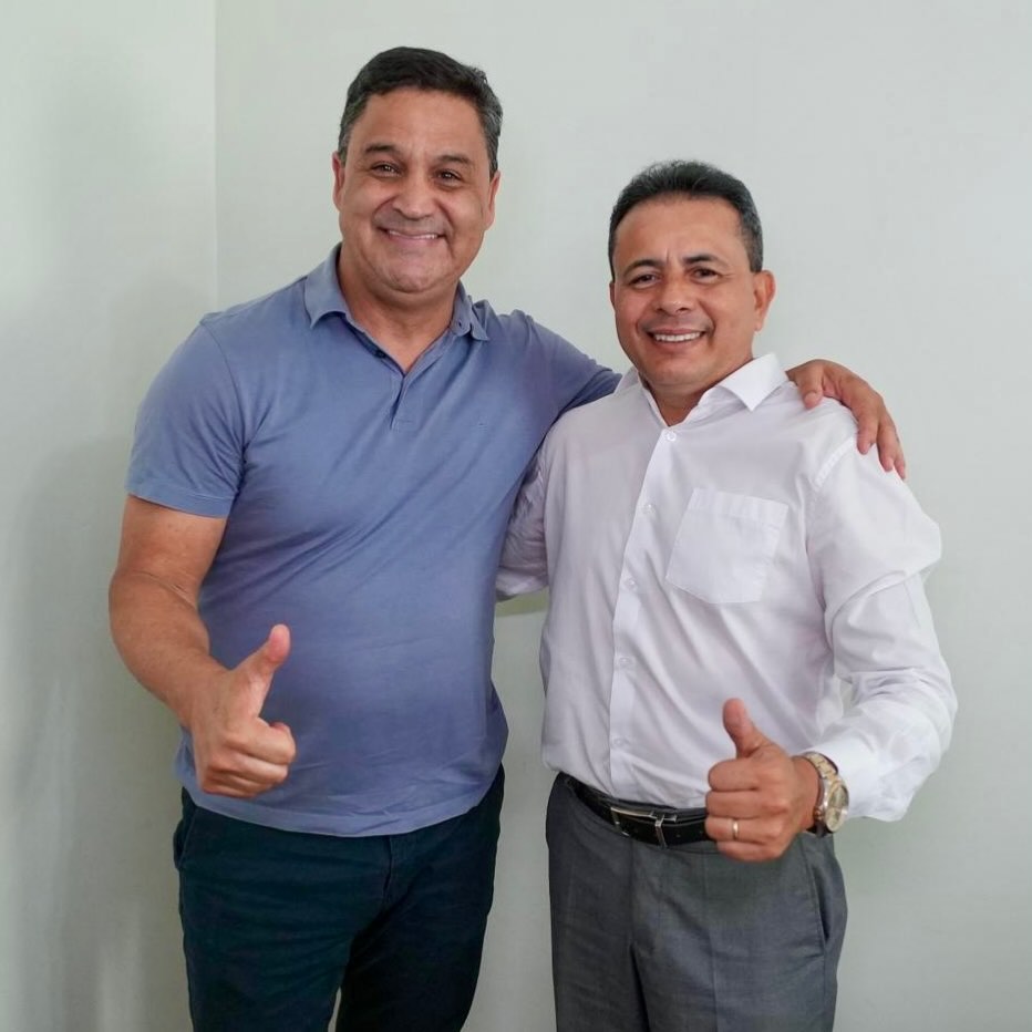 Mudanças positivas só acontecem com presença! Hoje, o diálogo foi com o amigo e vereador Paulinho Cabeleireiro @paulinhocabeleireirooficial, focado nas demandas da comunidade do Jardim Ingá. 

Seguimos trabalhando juntos por Luziânia e pelo Ingá! 👍🏽
.
.
#WildeCambão #DeputadoEstadual #AtendimentoAoPúblico #Luziânia #JardimIngá