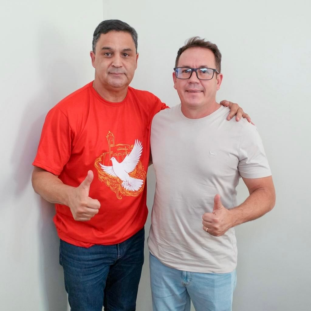 Reunião produtiva no nosso gabinete regional, nesta quarta-feira, com o amigo e vereador Everaldo Meireles @vereadoreveraldomeireles. Em pauta, o alinhamento de demandas importantes para fortalecer a zona rural de Luziânia. 

Seguimos trabalhando juntos! 👍🏽
.
.
#WildeCambão #DeputadoEstadual #AtendimentoAoPúblico #Luziânia