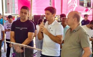 Iniciamos a agenda desta sexta-feira, com mais uma edição do *Saúde na sua porta*, no bairro Dalva VIII, ao lado do prefeito Diego Sorgatto; do secretário de Saúde, Glênio Magrini; do deputado federal Célio Silveira; do vice-prefeito Télio Rodrigues e dos vereadores da base. 

O programa oferece mais de 300 atendimentos diários, incluindo vacinação e exames como ultrassonografia, mamografia e eletrocardiograma. Entre as especialidades disponíveis, estão: Cardiologia, Ginecologia, Oftalmologia, Angiologia e Clínico Geral. Otorrino (Sexta e Sábado) e Ortopedia e Mastologia (exclusivamente no Sábado).

👉🏽 Levar saúde de qualidade para perto de quem mais precisa é a nossa prioridade! 🩺👨🏻‍⚕️🏥🩻
.
.
#WildeCambão #DeputadoEstadual #Luziânia #SaúdenaSuaPorta