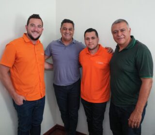 Reunião com o ex-prefeito de Cidade Ocidental, Alex Batista @alexbatistaoficial, que veio acompanhado pelos amigos Guilherme Silva @guilhermesilvamdb e Max Oliveira @max.olliveira. Um momento de união de forças em prol do Entorno. 

Seguimos juntos! 🚀👍🏽
.
.
#WildeCambão #DeputadoEstadual #AtendimentoAoPúblico #Luziânia