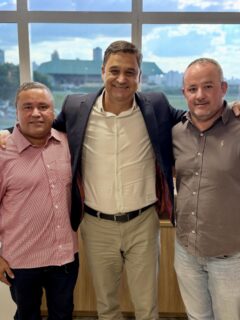 Recebendo na Alego, o amigo e empresário Bruno Gouveia e o suplente de vereador, Dimas Júnior @advdimas. Conversamos sobre pautas estratégicas voltadas ao crescimento do município de Quirinópolis. 

Um diálogo positivo, que reforça a parceria política entre as lideranças e o setor produtivo, buscando viabilizar projetos que tragam benefícios diretos à população. Obrigado pela visita! 👍🏽
.
.
#WildeCambão #DeputadoEstadual #Alego #Quirinópolis