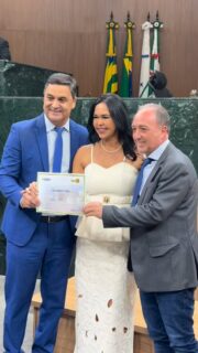 Meu discurso, nesta segunda-feira, durante a Sessão Solene extraordinária de entrega do *Certificado de Mérito Legislativo*, para enaltecer o trabalho de 110 advogados das subseções da OAB Goiás dos municípios de Cristalina, Luziânia, Cidade Ocidental, Valparaíso e Novo Gama. 

Nesta solenidade, destaquei a importância e as histórias destes profissionais imprescindíveis para a população. “O propósito desta homenagem está em reconhecer a dedicação, a ética e a coragem destes advogados e advogadas que fazem da justiça uma realidade diária. O advogado é a voz de quem não pode falar, é um pilar da Democracia, é a voz da sociedade”. 

Parabéns a todos os homenageados e homenageadas! ⚖️✅
.
.
#WildeCambão #DeputadoEstadual #Alego #SessãoSolene #OABGO