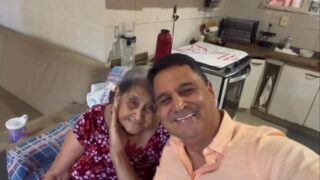 Eu e minha amada mãezinha, Dona Mariinha, desejamos um *Dia das Mães* abençoado a todas as famílias! 🙏🏽 

Deixamos aqui a nossa singela homenagem e um abraço apertado em todas as mulheres que fazem florescer este amor infinito. ❤️ 

Nosso carinho especial a cada uma de vocês! 🌹
.
.
#WildeCambão #DeputadoEstadual 
#DiaDasMães #Luziânia #Goiás