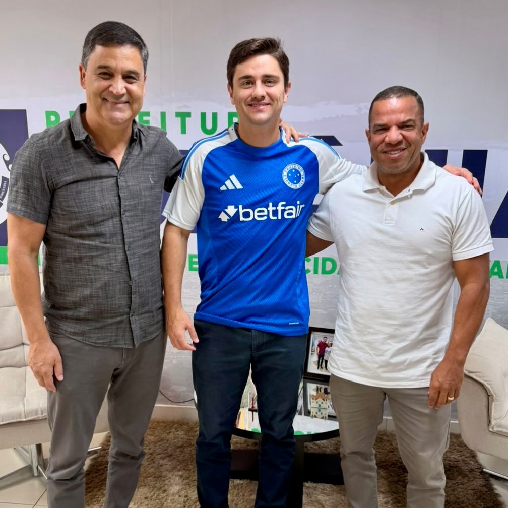 Conversa boa e produtiva nesta quarta-feira, 13/05, com o nosso prefeito Diego Sorgatto @diegosorgattogo e o amigo Pastor André. Trabalho firme e parcerias fortes pelo desenvolvimento da nossa cidade. 

Seguimos juntos! 🚀👍🏽
.
.
#WildeCambão #DeputadoEstadual #PrefeituraDeLuziânia #Reunião
