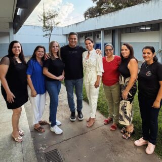 Também estivemos no Colégio Estadual Antônio Valdir Roriz, onde fomos cordialmente recebidos pela diretora Val Rodrigues Lopes e pelo corpo docente. Conversamos sobre o que a escola precisa e como os desafios do dia a dia afetam a unidade, buscando direcionar investimentos que tragam soluções. 

Obrigado pela recepção e pelo carinho! 👍🏽
.
.
#WildeCambão #DeputadoEstadual #Educação #Luziânia