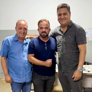 Nesta quarta-feira, visitamos a Escola Estadual Maria Pereira, no Jardim Ingá. Eu e Geraldo Caixeta fomos gentilmente recebidos pelo diretor Wagner Miranda Silva @profwagnermiranda e sua equipe. 

Um momento importante para ouvir e avaliar as demandas da comunidade escolar. 🏫📚
.
.
#WildeCambão #DeputadoEstadual #Educação #Escolas #Luziânia