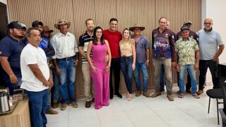 Dia de benefício para o homem do campo em Uruana📍

Nesta sexta-feira, 15/05, entregamos um novo veículo para a Prefeitura de Uruana. Fomos muito bem recebidos pelo amigo e prefeito Nei Canela @neicanela e pela vereadora Aline Ribeiro @alineribeirovereadora, que solicitou o automóvel para reforçar os trabalhos da Secretaria de Agricultura no apoio ao produtor rural. 

Também estavam presentes: a primeira-dama e secretária de Assistência Social, Júbia Ribeiro, o secretário de Agricultura, Silvio Roque, e servidores municipais. 
.
.
#WildeCambão #DeputadoEstadual #Entrega #Agricultura #Uruana