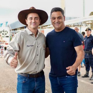 Sábado de valorização da nossa cultura, prestigiando ao lado do amigo e prefeito Diego Sorgatto @diegosorgattogo, as *Cavalhadas 2026* 🐎 ⚔️, em Luziânia📍

Um belo espetáculo que representa a tradicional batalha entre mouros e cristãos, e que atravessa gerações com muita fé 🕊️ e história.

Também estavam presentes, os nossos amigos e vereadores da base, secretários municipais, lideranças católicas da região, a nossa população e convidados. 
.
.
#WildeCambão #DeputadoEstadual #Cavalhadas2026 #Luziânia