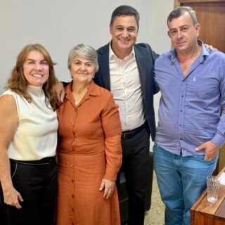 Na tarde de hoje, realizei uma visita de cortesia à querida amiga e ex-secretária de Estado da Educação, Fátima Gavioli @fatimagavioli1. O encontro contou com a presença do vereador Zé Bentão @wellingtonbentodelima e da secretária municipal de Educação de Itarumã, Edilene Buratto @edileneburattoleme.

Na ocasião, expressamos nossa gratidão pelos relevantes serviços prestados pela professora Fátima ao desenvolvimento do nosso Estado.
.
.
#WildeCambão #DeputadoEstadual #Visita