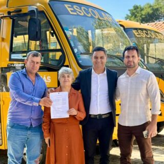 Nesta quarta-feira, 20/05, cumpri uma agenda importante na Secretaria de Educação de Goiás (Seduc), acompanhado pelo amigo e vereador Zé Bentão @wellingtonbentodelima e pela secretária municipal de Educação de Itarumã, Edilene Buratto @edileneburattoleme. Na oportunidade, eles receberam um ônibus escolar 🚌 para o município, viabilizado por meio de emenda parlamentar de nossa autoria. 

O fortalecimento da educação pública segue como uma das principais prioridades do nosso mandato. 

Seguimos juntos com Itarumã! 👍🏽
.
.
#WildeCambão #DeputadoEstadual #EmendaParlamentar #Educação