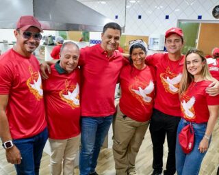Com imensa alegria e devoção, participei da tradicional *Folia de Rua* em nossa querida Luziânia, um dos marcos da programação da *Festa do Divino Espírito Santo*🕊️. 

Ao lado do nosso prefeito Diego Sorgatto, da primeira-dama Helena, do deputado federal Célio Silveira, vereadores, inúmeras lideranças do Entorno e a nossa comunidade, celebramos juntos essa importante manifestação de fé, cultura e união do nosso povo! 🙏🏽🕊️⛪️
.
.
#WildeCambão #DeputadoEstadual #FestaCatólica #FestaDoDivino #Luziânia