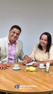 Agenda com a amiga e vereadora Neiliane Souza, que nos recebeu tão bem em Domiciano Ribeiro — distrito onde estive na semana passada com a nossa *Carreta da Saúde*, realizando mais de 300 atendimentos à comunidade. 

Aproveitamos o encontro para tratar de demandas prioritárias para Ipameri e região. Seguimos juntos, vereadora! 👍🏽
.
.
#WildeCambão #DeputadoEstadual #Alego #Ipameri
