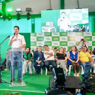 Começando a agenda desta terça-feira, 26/05, em Cidade Ocidental, participando das entregas do *Goiás Social*, ao lado do governador Daniel Vilela @danielvilela15, dos deputados federais Adriano do Baldy e Flávia Morais; da deputada estadual Dra. Zeli; dos prefeitos Lulinha Viana; Luis Otávio Massa (Cristalina) e Marcus Vinicius (Valparaíso de Goiás), além de secretários municipais e vereadores do Entorno. 

O programa do Governo de Goiás disponibiliza diversos serviços gratuitos e a entrega de benefícios sociais para a comunidade, como: emissão de documentos; assistência jurídica (Defensoria Pública); atendimentos de saúde e exames; cursos profissionalizantes (Cotec e Mais Empregos); entrega de cartões sociais (Mães de Goiás, Dignidade, Goiás por Elas) e donativos da OVG. 
.
.
#WildeCambão #DeputadoEstadual #GovernoDeGoiás #CidadeOcidental