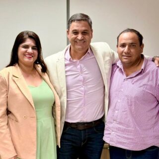 Tive a grata satisfação de receber a visita de cortesia dos amigos de Britânia, o vereador Júnior do Osvaldo e a secretária de Assistência Social, Nádya Assunção. Um momento produtivo para dialogar sobre as demandas da região e fortalecer nossa parceria em prol do município. Obrigado pela visita, meus amigos! 👍🏽
.
.
#WildeCambão #DeputadoEstadual #Alego #Visita #Britânia