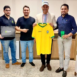 Recebi hoje, na Alego, a visita dos empresários da Phone Goiás, uma rede com forte atuação em diversos municípios do nosso estado. Tivemos um diálogo produtivo sobre o nosso projeto político para 2026, e eu ganhei essa camisa especial para torcermos pelo Brasil na Copa! ⚽️🇧🇷

Meu agradecimento aos amigos: Caio César Mendonça Moraes (diretor) e Matheus Gabriel (gestor de compras) pela visita, e ao amigo e vereador Felipe Araújo, que intermediou esse encontro. Seguimos juntos! 👍🏽 

@phonegoiasrubiataba
@phonegoiasceres
@phonegoiascrixas
@phonegoiasmozarlandia
@phonegoiasgoiania
@phonegoiasuruana
@yes_distrib
.
.
#WildeCambão #DeputadoEstadual #Alego #Visita
