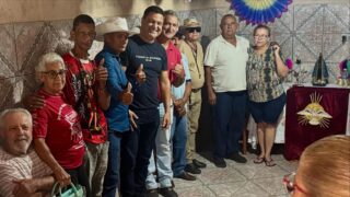 Bom dia! Iniciamos as atividades desta sexta-feira, 29/05, participando de um café da manhã ☕️especial com os foliões da Festa do Divino Espírito Santo, em Jussara. Agradeço ao amigo e vereador Eurípedes Barbosa pelo convite para vivenciar este momento de fé, tradição e união. 🙏🏽🕊️
.
.
#WildeCambão #DeputadoEstadual #Visita #Jussara