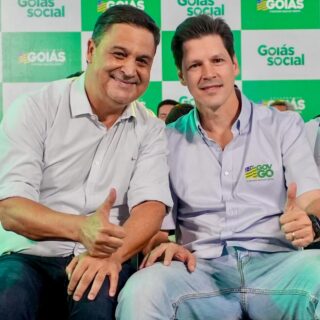 Estamos, nesta quinta-feira, 28/05, no Jardim Ingá, ao lado do governador Daniel Vilela e do prefeito Diego Sorgatto, participando do *Goiás Social*.

Também presentes: o secretário de Estado de Assistência Social, Wellington Matos; o deputado federal Célio Silveira; o vice-prefeito Télio Rodrigues; a primeira-dama Helena Sorgatto; além de secretários municipais, vereadores da base e lideranças políticas e comunitárias.

A ação, que se estende até amanhã, oferece à população serviços essenciais como a emissão de documentos, inscrições em cursos profissionalizantes e acesso a programas sociais como o Mães de Goiás, Dignidade e Goiás + Inclusivo.

Na área da saúde, a estrutura conta com consultas especializadas em cardiologia, oftalmologia, ginecologia, ortopedia, otorrinolaringologia e vascular, além de exames como ultrassom, Doppler, eletrocardiograma, ecocardiograma e mamografia.

O evento consolida a parceria entre o Governo de Goiás e a Prefeitura de Luziânia, garantindo um atendimento humanizado e de qualidade para quem mais precisa. Seguimos juntos! 👍🏽✅
.
.
#WildeCambão #DeputadoEstadual #GovernoDeGoiás #PrefeituraDeLuziânia #GoiásSocial