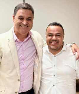 É sempre produtivo receber lideranças que trabalham pela nossa região do Entorno! Hoje, estive reunido com o amigo e vereador Pablo Magela, de Cristalina. Aproveitamos a oportunidade para tratar de demandas da comunidade. Obrigado pela visita, vereador! Seguimos juntos! 👍🏽
.
.
#WildeCambão #DeputadoEstadual #Alego #VereadoresDoEntorno