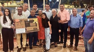 Nesta quinta-feira, a convite do amigo e presidente da Câmara Municipal de Jussara, Chiquinho @chiquinhovereadornj, tive a satisfação de prestigiar a festa em comemoração ao Mês das Mães, no bairro Nova Jussara. 

Um momento especial de confraternização, que contou com a presença da querida amiga e prefeita Idali Bontempo (Branca) @idali_bontempo_branca; do vice-prefeito Adriano Dias @adrianodias_jussara_go; do secretário de Indústria, ⁠Silvio Lopes; do tenente-coronel Chivani; além dos vereadores e amigos Cloves Fernandes @codomilitao, Glênio Rebouças @glenioreboucas, Eurípedes Barbosa @euripedes.barbosa.5059 e Márcia Martins @marciamartins.vereadora. 

Agradeço a todos pela recepção atenciosa e pelo carinho! 
.
.
#WildeCambão #DeputadoEstadual #Visita #Jussara
