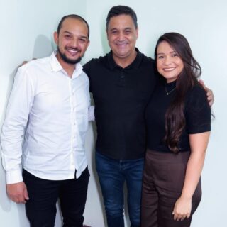Tivemos um dia produtivo no gabinete, em Luziânia, recebendo importantes lideranças políticas, comunitárias e religiosas para alinhar ideias e fortalecer o nosso projeto para toda a região do Entorno e Goiás. 

Registro, ainda, a visita especial dos amigos: Walber Silva (advogado) e Lelis Magalhães (na foto 1) e da Mayara Lopes (na foto 2). Agradeço a todos pela presença e pelo apoio. 

Seguimos juntos! 🚀👍🏽
.
.
#WildeCambão #DeputadoEstadual #AtendimentoAoPúblico #Luziânia