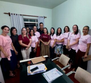 Visita especial, hoje, no gabinete de Luziânia. Tive a honra de receber a Pastora Valdirene Tavares, a amiga Juliana Colim e um grupo de mulheres do Ministério de Madureira. Na oportunidade, fui gentilmente convidado para a *Conferência Mulheres em Ação*. Parabéns pelo trabalho incrível que realizam e muito obrigado pelo convite!🌹
.
.
#WildeCambão #DeputadoEstadual #AtendimentoAoPúblico #Luziânia