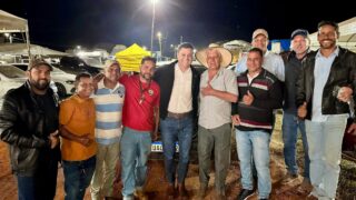 Prestigiei, nesta sexta-feira, a *III Vaquejada Municipal de Cabeceiras* 🐎🤠, a convite da Associação de Vaquejada de Cabeceiras Goiás. É uma alegria participar deste evento tão especial, que valoriza as nossas tradições goianas, e que foi fortalecido com recursos que destinamos via emenda.

Nas fotos, acompanhado pelos amigos: o prefeito Jacó Rotta; o deputado estadual Alessandro Moreira; o vereador Joviano Neto; o presidente da associação, Franklin Figueiredo, e o ex-vereador Daniel da Celg. 

Agradeço a todos pela recepção e pela amizade. 

Seguimos juntos com Cabeceiras! 👍🏽
.
.
#WildeCambão #DeputadoEstadual #Vaquejada #Tradição #Cabeceiras