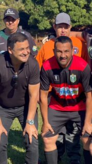 Domingão de muito futebol em Ceres📍

A convite dos meus amigos e vereadores Glicério Júnior (de Ceres) e Weber Pisca (de Rubiataba), estive presente na grande final do *Campeonato de Veteranos*, entre os times Rubi Master e Uruaçu. 

É sempre uma satisfação apoiar e valorizar o esporte! O Campeonato de Veteranos é um dos torneios esportivos mais tradicionais e aguardados do Vale do São Patrício, reunindo atletas de várias cidades da região.

Parabéns ao Rubi Master pela belíssima vitória e pelo título de campeão! 🏆👍🏽
.
.
#WildeCambão #DeputadoEstadual #Ceres #Futebol #Apoio