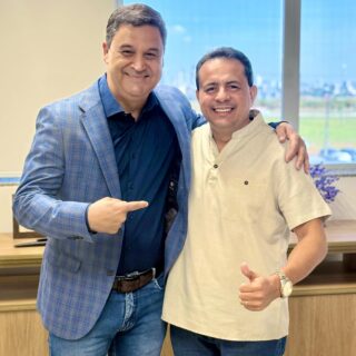Tive a grata satisfação de receber na Alego, nesta terça-feira, o amigo e vereador de Luziânia, Paulinho Cabeleireiro, acompanhado por sua esposa, Angélica Fernandes. Momento de dialogar sobre demandas da nossa região. 

Obrigado pela visita, vereador! 👍🏽
.
.
#WildeCambão #DeputadoEstadual #Alego #VereadoresDoEntorno
