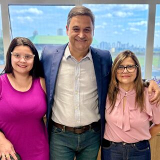 Agenda na Alego, nesta quarta-feira, 10/06, com a vereadora de Aparecida do Rio Doce, Neuza Maia Santos, que veio acompanhada da médica de família, Dra. Ananda Jessica Gonçalves Maia. 

Na pauta, alinhamos o pedido de recursos para a construção de uma academia ao ar livre no pátio do estádio municipal. Um investimento fundamental para incentivar a prática de atividades físicas, levar mais lazer e garantir mais saúde para a população! 👍🏽
.
.
#WildeCambão #DeputadoEstadual #Alego #EmendaParlamentar
