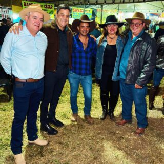 A convite da amiga e prefeita, Virgínia Castro, e do amigo e vereador, Rozileudo Sales, tive o prazer de prestigiar a *Festa da Moagem Rodeio Show* 🤠🐎, em Água Fria de Goiás. Também presentes, os vereadores Raniel Xavier (presidente da Câmara Municipal) e Elisio Rodrigues, além do prefeito de Mimoso, Rafael Bruno, e o locutor Marcus Brasília.

O evento já se consolidou como uma das principais festividades da região, reunindo cultura e tradição. Na oportunidade, quero parabenizar a prefeita pela excelente organização. Obrigado pelo convite e pela recepção! 👍🏽
.
.
#WildeCambão #DeputadoEstadual #FestadaMoagem #ÁguaFriadeGoiás
