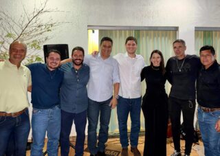Hoje celebramos o aniversário 🎂 da querida Ellen de Lima, uma grande amiga e parceira de caminhada em Piracanjuba. Tivemos a honra de comemorar essa data especial com os  familiares da Ellen, seu marido Elias Cavalcante, amigos e lideranças políticas locais e o nosso amigo e deputado estadual Lucas Calil. 

Ellen, sua energia e dedicação nos inspiram. Desejamos um novo ano de muitas bênçãos e conquistas. Feliz aniversário! Um abraço deste seu amigo, deputado Wilde Cambão.🌹
.
.
#WildeCambão #DeputadoEstadual #Aniversário #Piracanjuba