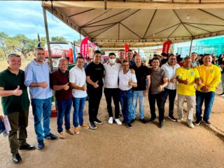 👉🏽 32ª Edição do Saúde na Sua Porta 🩺

Ao lado do prefeito Diego Sorgatto, do secretário de Saúde, Glênio Magrini, do deputado federal Célio Silveira e vereadores da base, acompanhamos de perto o programa de saúde que está acontecendo na UBSF Copaíbas. A ação segue neste sábado e domingo!

A população conta com atendimentos em diversas especialidades médicas, exames e serviços gratuitos.

Consultas Médicas com Clínico Geral, Cardiologista, Ginecologista, Angiologista e Otorrinolaringologista.

Exames Disponíveis: Ultrassonografia em geral, Espirometria e Eletrocardiograma, Mamografia, Eletroencefalograma (em vigília) e Ecocardiograma (para pacientes a partir de 14 anos).

Cuidar da nossa gente é prioridade! Não perca essa oportunidade de colocar a sua saúde em dia! 
.
.
#WildeCambão #DeputadoEstadual #Saúde #PrefeituraDeLuziânia