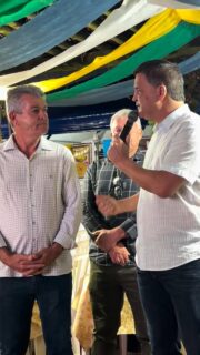 Durante o *Arraial Municipal da Escola Vereador João Justino*, tive a oportunidade de subir ao palco e reforçar o meu compromisso com o município. 

Em meu pronunciamento, destaquei a solidez da parceria que temos com Aparecida do Rio Doce e o sudoeste goiano. Este esforço conjunto com o prefeito Bodão tem resultado na destinação de recursos importantes para diversas áreas, consolidando melhorias essenciais que beneficiam diretamente a comunidade. 

Conte sempre comigo! Seguimos juntos! 👍🏽
.
.
#WildeCambão #DeputadoEstadual #FestaJunina #AparecidadoRioDoce