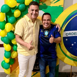 Que satisfação comemorar o aniversário do meu amigo e vereador Pablo Magela! 🥂🍰

Uma festa linda, com a presença de sua família, amigos, e grandes lideranças de Cristalina e do Entorno, como os vereadores Laisa Rocha e Duda Duda (de Campos Lindos). 

Parabéns, meu amigo! Que Deus te abençoe com muita saúde, paz e felicidades. 

Seguimos juntos! 👍🏽
.
.
#WildeCambão #DeputadoEstadual #AmigosDoCambão #Aniversário