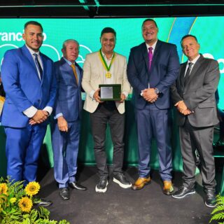 Prestigiei, nesta segunda-feira, a convite do presidente da Câmara Municipal de Valparaíso de Goiás, Walison Lacerda, a solenidade de entrega da *Comenda São Francisco de Assis 2026*. A sessão solene que celebra a entrega da maior honraria do Poder Legislativo local, compõe a comemoração dos 31 anos de emancipação política do município.

Estavam presentes à cerimônia, o prefeito Marcus Vinicius; o secretário de Estado do Entorno do DF, Rafael Lustosa; o advogado Dr. Danúbio Cardoso (assessor técnico da Presidência da Alego); a deputada federal Leda Borges; a deputada estadual Dra. Zeli, além dos amigos, Dr. Clayton Rodrigues, Plácido Cunha (vereador), Geraldo Caixeta, e demais vereadores, lideranças políticas e convidados.

Sinto-me profundamente honrado em ser agraciado com uma láurea tão significativa para todos nós, moradores do Entorno. Como parlamentar atuante em Valparaíso, reitero meu compromisso em continuar colaborando com o crescimento da região. Muito obrigado! 🙏🏽
.
.
#WildeCambão #DeputadoEstadual #CâmaraMunicipal #ValparaísodeGoiás