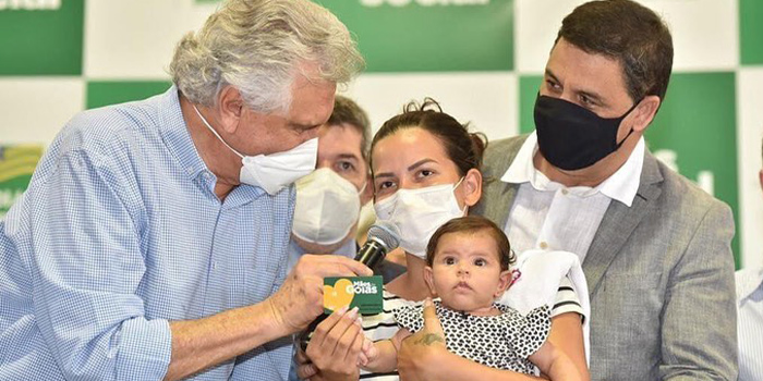 Entrega dos cartões do Programa Mães de Goiás em Santo Antônio do Descoberto