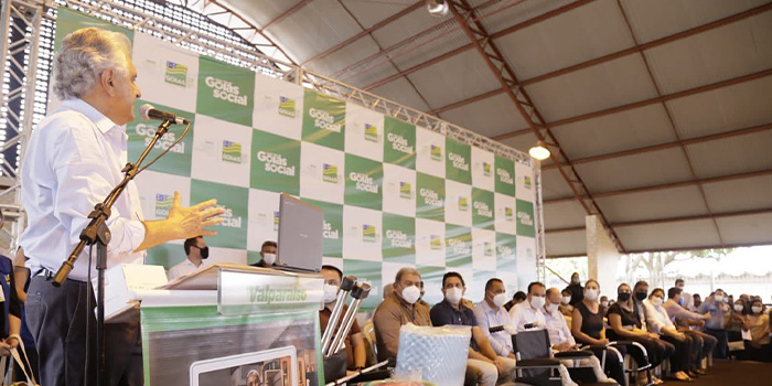 Entrega dos cartões do Programa “Mães de Goiás” e dos Chromebooks em Valparaíso de Goiás